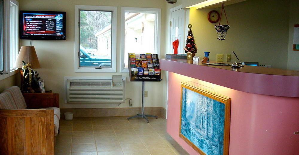 The Whispering Pines Motel- Whitestone White Stone Экстерьер фото