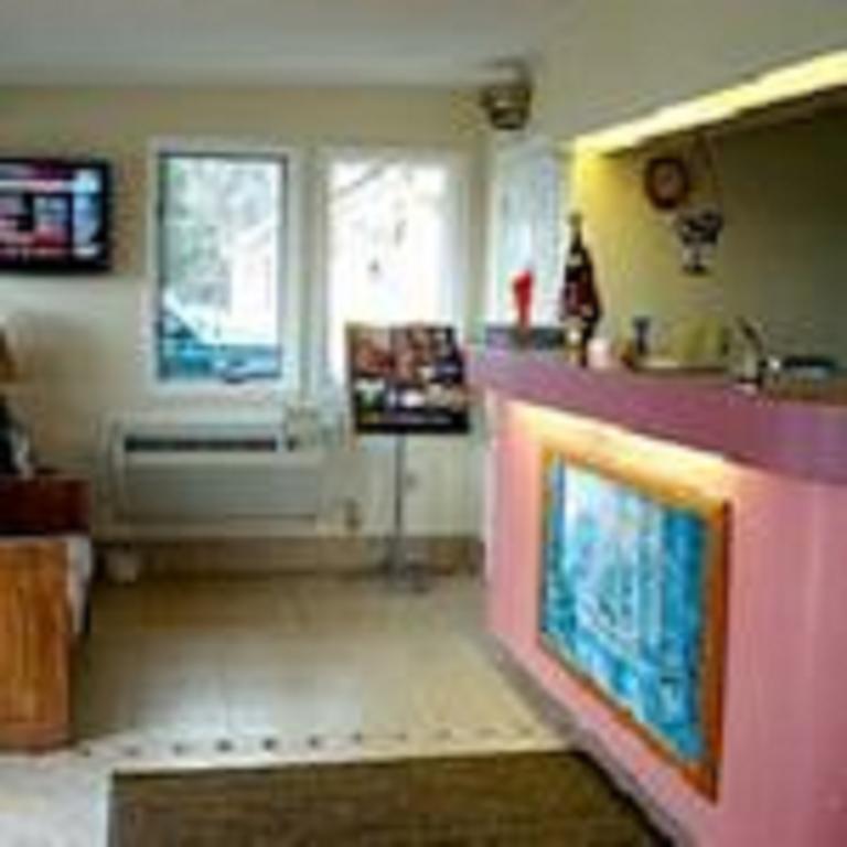 The Whispering Pines Motel- Whitestone White Stone Экстерьер фото