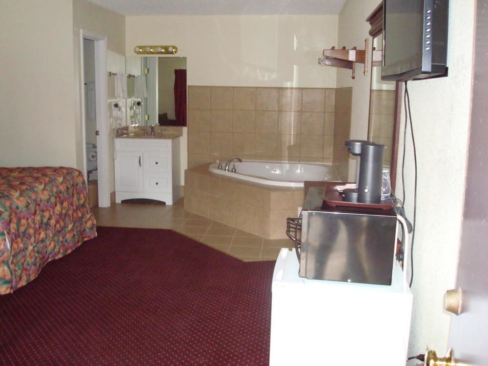 The Whispering Pines Motel- Whitestone White Stone Экстерьер фото