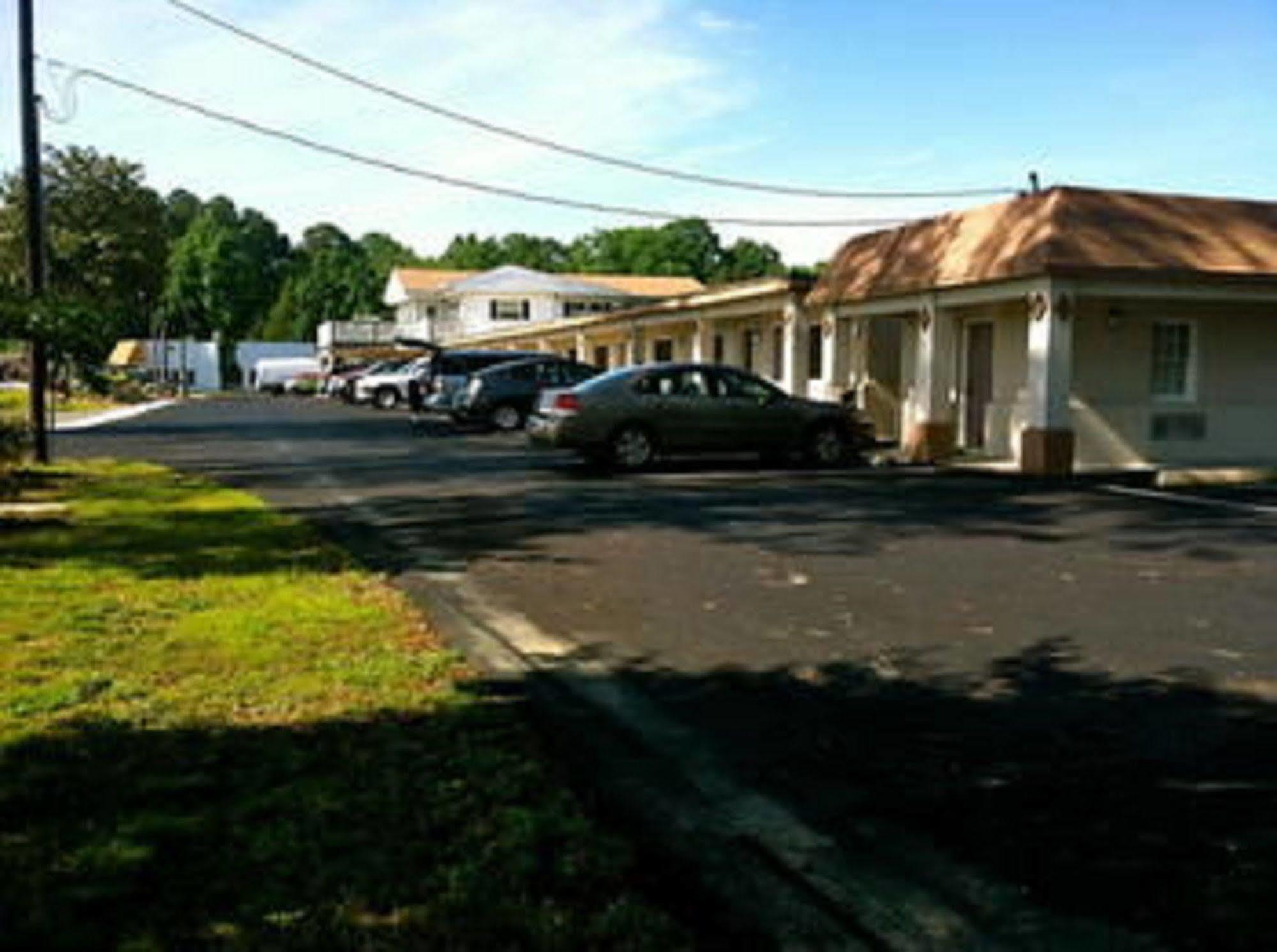 The Whispering Pines Motel- Whitestone White Stone Экстерьер фото