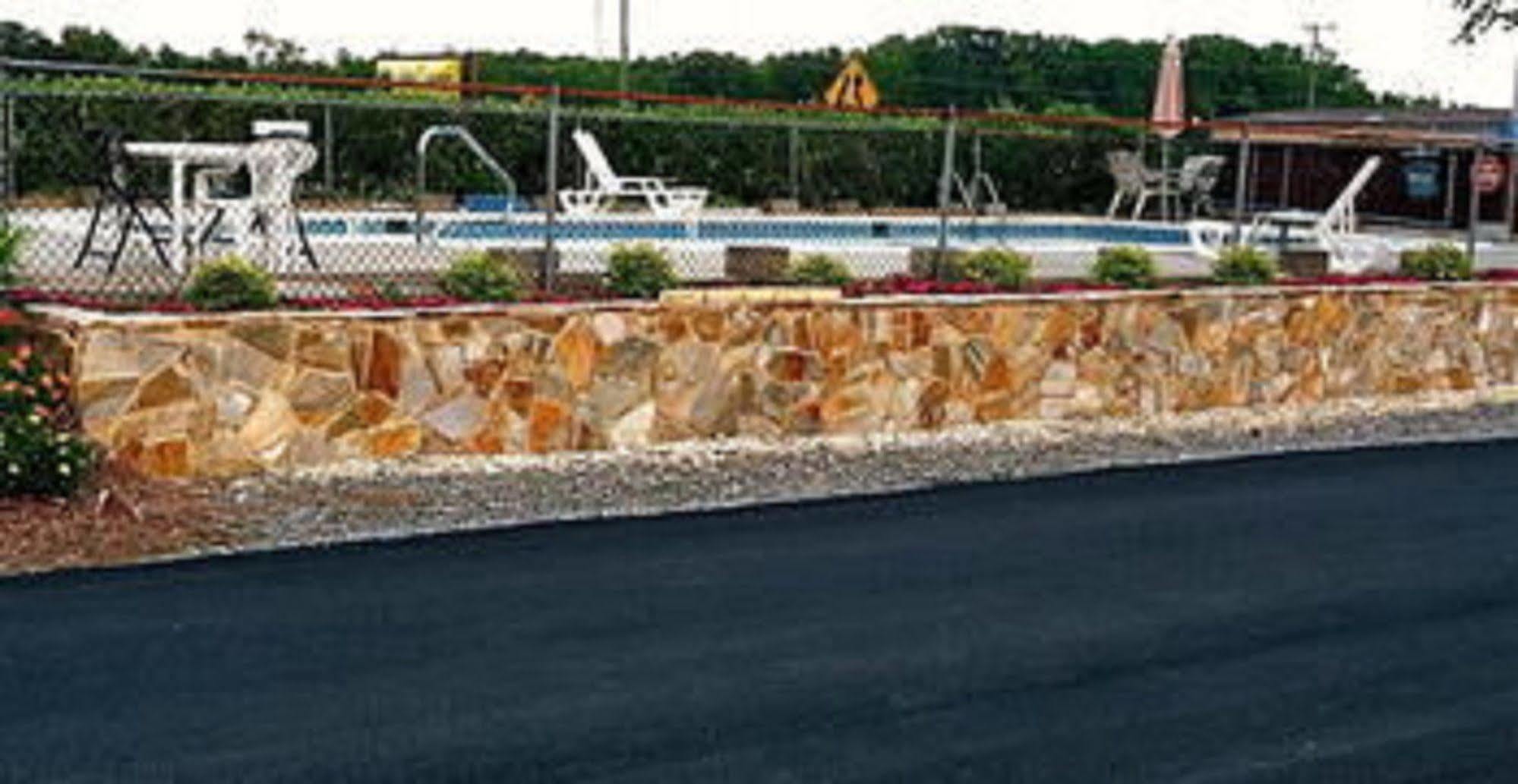 The Whispering Pines Motel- Whitestone White Stone Экстерьер фото